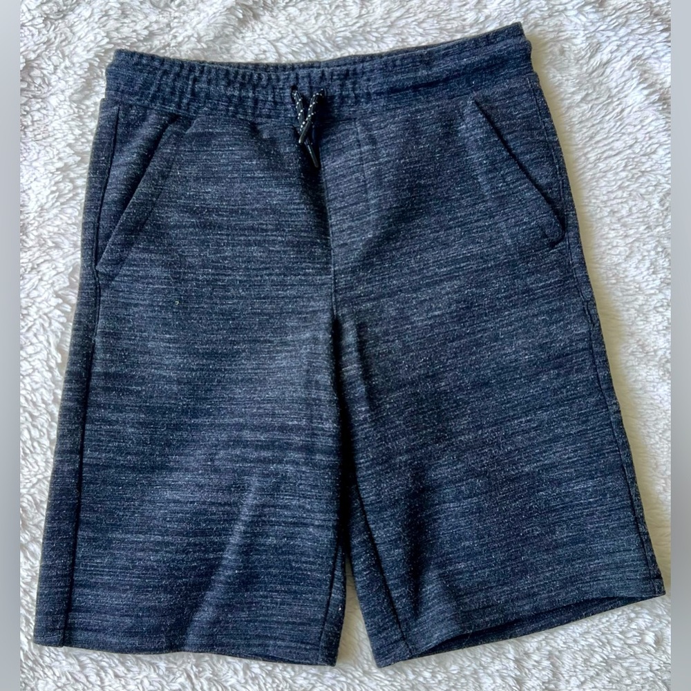 Boys Urban Pipeline sweatpant shorts M (10/12). Great condition. Heathered gray